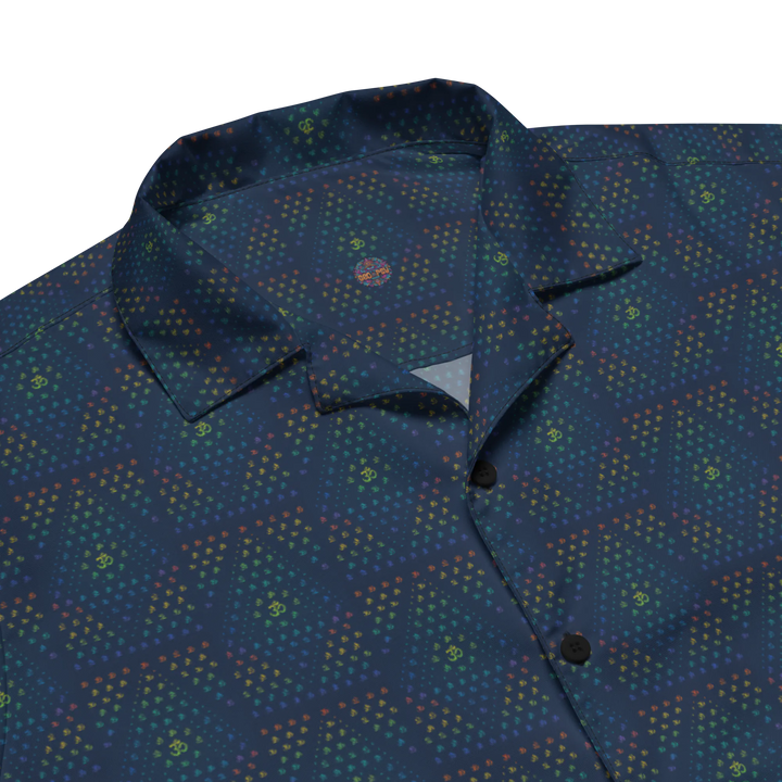 Close-up of collar and geometric pattern on GeOm blue shirt – visionary detail for festival style.
